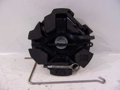 SUBARU FORESTER IV 12 - ИНСТРУМЕНТ ДЛЯ ВСТАВКИ КОЛЕСА