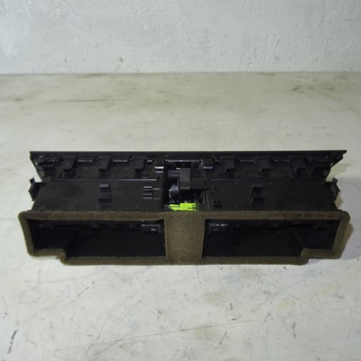 AUDI A5 8T KRATKI air conditioning devices SRODKOWE 8T1820951B