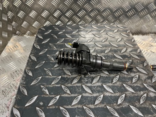 Pumpedüse VOLKSWAGEN GOLF 5 0986441568