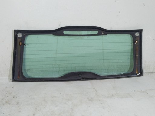 Volvo V50 and window z of the rear bonnet