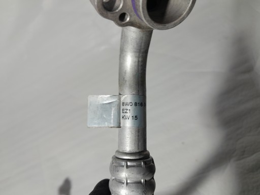 AUDI A4 B9 vedení hadice klimatizaci 8W0816743BC