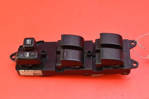 control panel of the window EU 84820-05100 TOYOTA AVENSIS T25 06-09