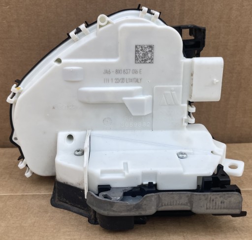 lock door 8X0839015G VW AUDI rear part left as new