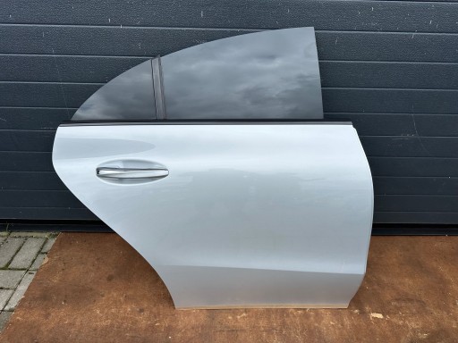 Mercedes cla w118 задняя правая дверь в сборе