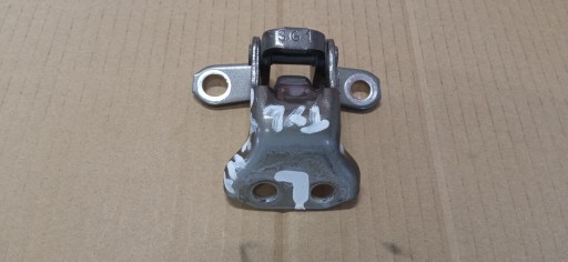 Петля двери левая задняя нижняя L200 1.5 кабины 19 год