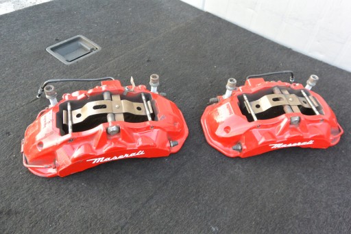 ЗАТИСКАЧІ MASERATI GHIBLI ЛІВИЙ ПРАВИЙ ПЕРЕДНІЙ BREMBO