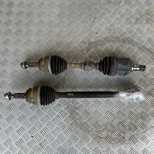 ПІВВІСЬ ПЕРЕДНІЙ ЛІВИЙ ПРАВИЙ MITSUBISHI OUTLANDER III