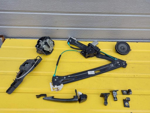 BMW F20 ліва передня дверна ручка механізм петлі