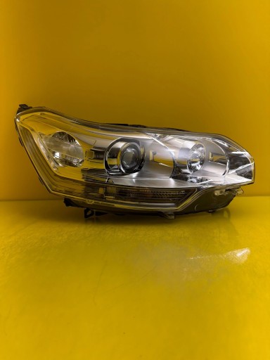 feu droit avant Citroen C5 III X7 3 Xenon 9689037780