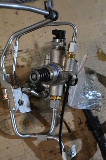 IDEALNA pump WYSOKIEGO of pressure of the hose PORSCHE CAYENNE 9Y AUDI Q7 Q8 1
