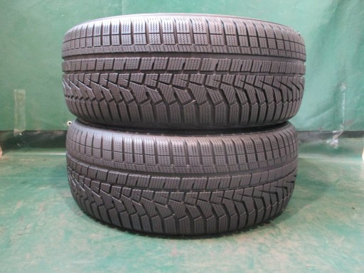2 зимние шины 225/55R17 Hankook Winter RFT 6,2 мм.