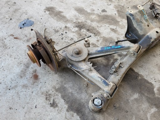 Bmw e36 купе на поперечных рычагах задний правый диск