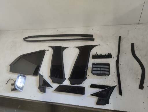 BMW IX Задние элементы: Окно, планка, решетка радиатора