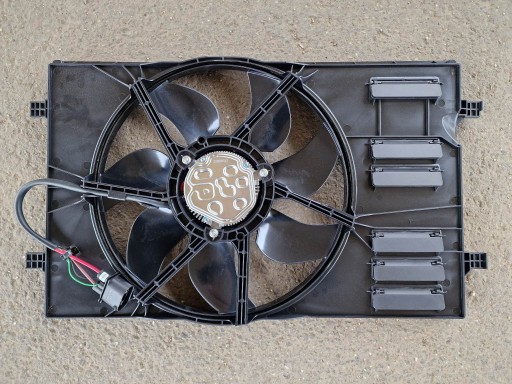 5Q0121207J 5Q0121205C - Вентилятор VW Arteon Vw T-Roc