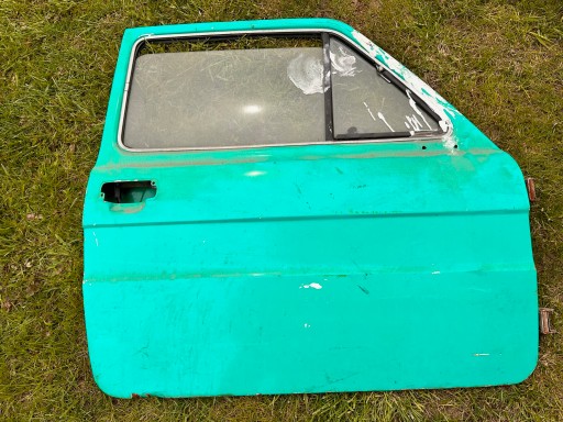 Права пасажирська двері fiat 126p toddler інші деталі та листовий метал