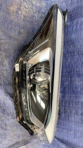 92102-C8200 - HYUNDAI I20 2018- СВЕТОДИОДНАЯ ФОНАРЬ ПРАВАЯ ПОДЪЕМНАЯ ЛЕНТА