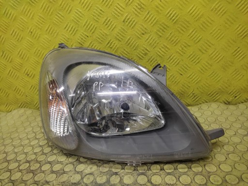 TOYOTA YARIS and REFLEKTOR light right front
