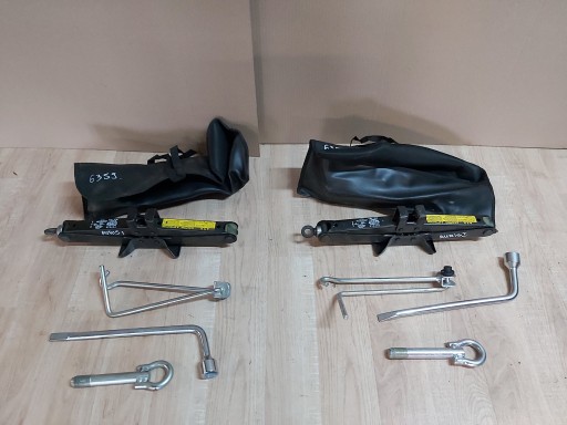 09111-05031 - Toyota Auris і домкрат