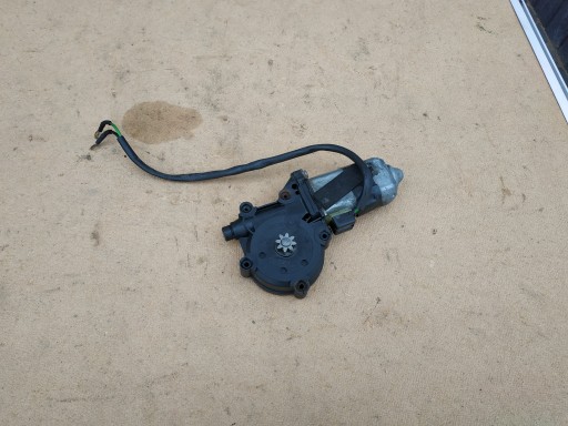 MBW124_COUPE_przódprawy - Моторчик склопідйомника передній правий mercedes 124 w124 coupe