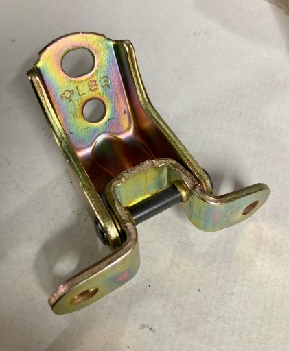 80420-3S30A - ПЕТЛЯ ДВЕРИ ПЕРЕДНЯЯ ПРАВАЯ NISSAN NAVARA D22 80420-3S300