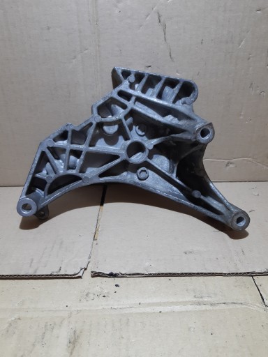 AUDI A3 8P 1.6 TDI Stütze Halter Halter DES MOTORS 03L199207