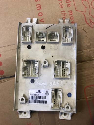 P68313031AD - КОРОБКА МОДУЛЯ JEEP GRAND CHEROKEE WK2 SRT BCM