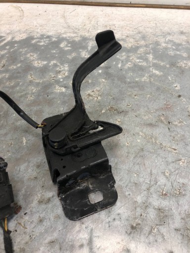 lock RYGIEL bonnets OPEL ASTRA K KOMBI 39065983