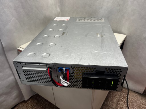 Блок живлення дбж apc su3000rmxli3u 3000 ва 2700 вт