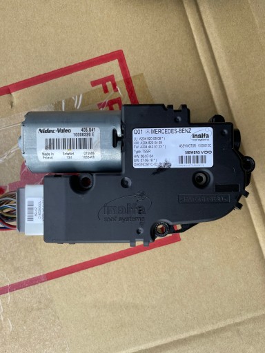 A2048200808 - mercedes W204 Мотор люк панорама