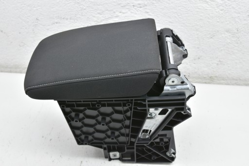 5G0864207D - VW GOLF VII SPORTSVAN ПІДЛОКІТНИК БІЛА НИТКА