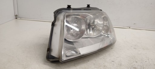 light front front left VW Sharan and LIFT
