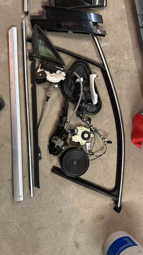 УЩІЛЬНЮВАЧ РАМКИ ДВЕРНА НАКЛАДКА ПЕРЕДНЯ ЛІВА PASSAT B8 універсал