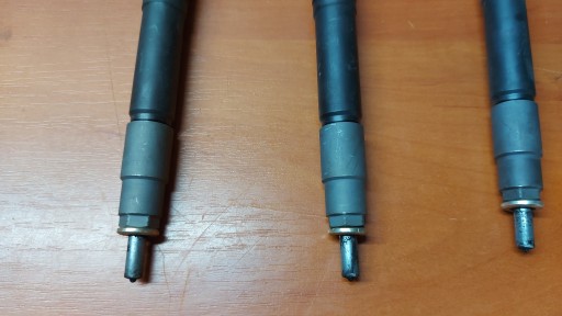 nozzles injectors TOYOTA HILUX 2.4 D