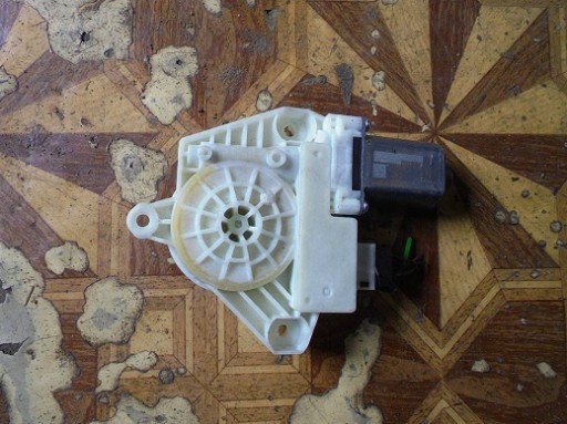 98978 - Моторчик склопідйомників mercedes glc a2139069901