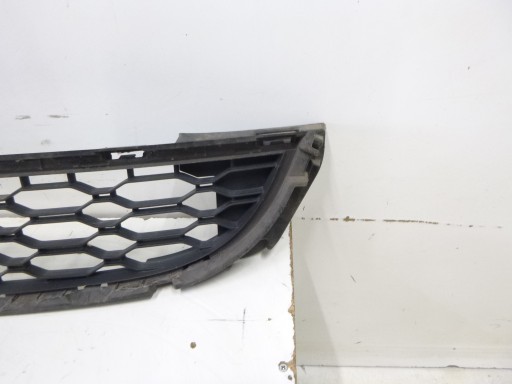 grid of a bumper Renault Twingo II Lift 2013r 622547230R