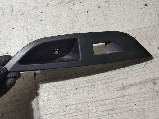 Peugeot 2008 II 2020 rear part side right cover przycisku windows