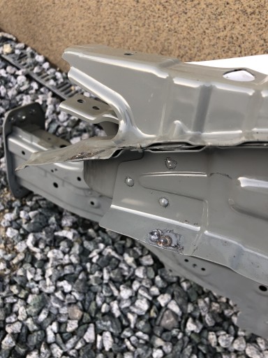 Längsträger links Radhaus Längsträger vorne HYUNDAI BAYON nr.00