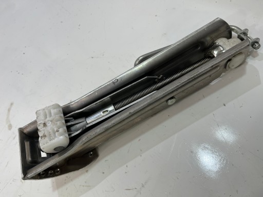 888.112.130 - Домкрат MERCEDES W204 LIFT A2125800118