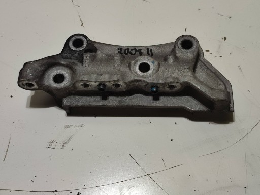 Peugeot 2008 II 2020 Support / Support plaque Moteur