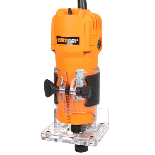 Ручной фрезерный станок мощностью 550 Вт.