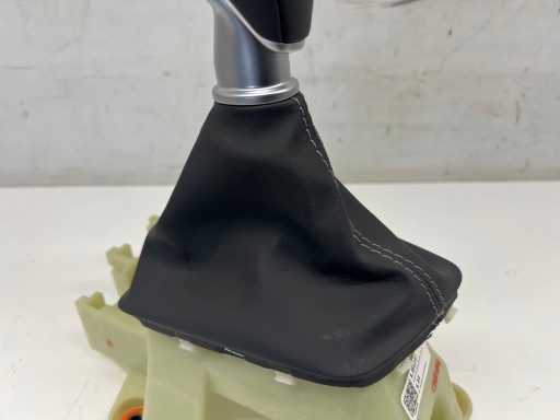Hyundai Bayon trim gear lever KPL 43700Q0400