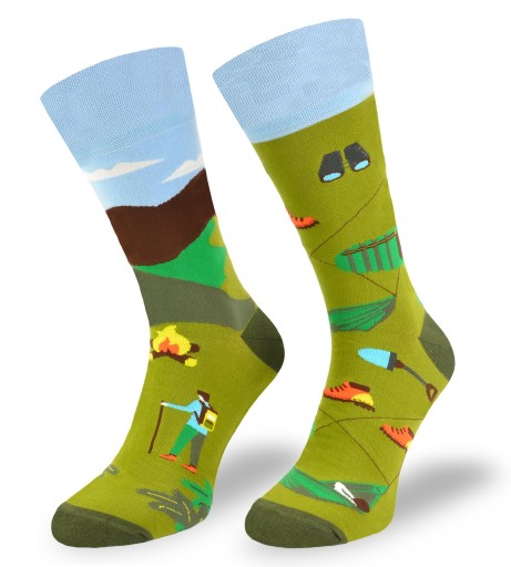 Farebné asymetrické ponožky – Kempovanie