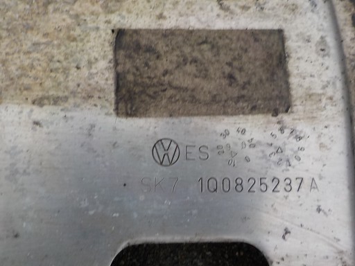 676 VOLKSWAGEN EOS cover below engine 1Q0825237A