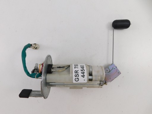 SUZUKI GSR 750 ПАЛИВНИЙ НАСОС