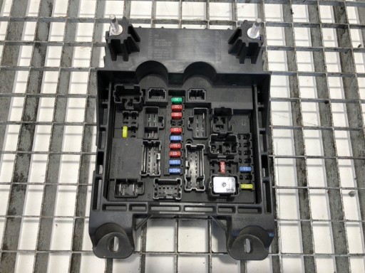 КОРОБКА ЗАПОБІЖНИКІВ RENAULT TRUCKS D 284B6LC40B Hatchback 3.0 177KM