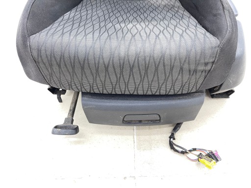 Sitz links vorne vorne Fahrer SEAT LEON III 5F 5D HB MATERIAL