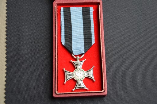 Krzyż Virtuti Militari, wykonanie matrycowe, lata 90.