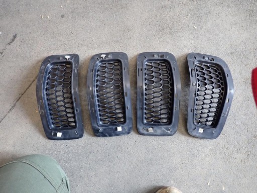 Kratki grille JEEP CHEROKE TRAILHAWK 68138335A