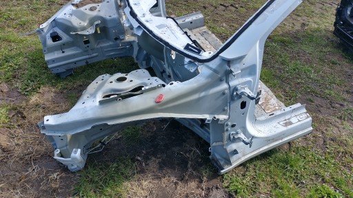 TESLA MODEL 3 ЛІВА ПРАВА ПЕРЕДНЯ ЧЕТВЕРТЬ