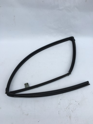 PK6343 - ПРОКЛАДКА НАПРЯМНА СКЛА ЛІВА ПЕРЕДНЯ HILUX 15-VI